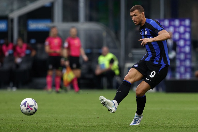 Simone Inzaghi insiste affinché l'Inter tenga Edin Džeko